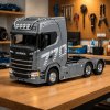 Dálkově ovládaný RC model tahače Scania Huina 1501 1:18 šedostříbrný