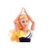 Panenka gymnastka cvičí jógu fitness 30 cm