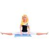 Panenka gymnastka cvičí jógu fitness 30 cm