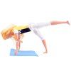 Panenka gymnastka cvičí jógu fitness 30 cm