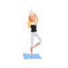Panenka gymnastka cvičí jógu fitness 30 cm